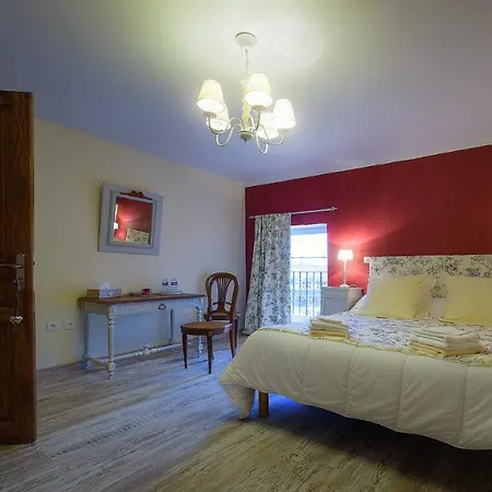 Les Glycines Bed & Breakfast